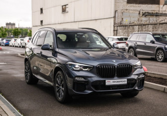 Подержанный автомобиль BMW X5 2020 года (5 фото)