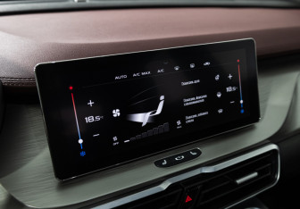 Подержанный автомобиль Geely Coolray 2023 года (22 фото)