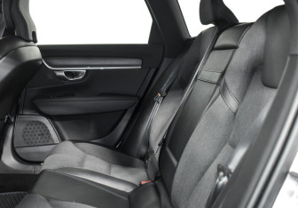 Подержанный автомобиль Volvo V90 Cross Country 2019 года (13 фото)