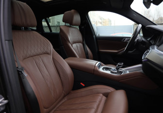 Подержанный автомобиль BMW X6 2022 года (15 фото)