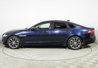 Подержанный автомобиль Jaguar XF Sedan 2017 года (8 фото)