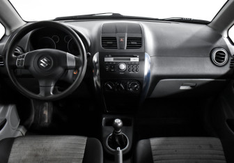 Подержанный автомобиль Suzuki SX4 Hatchback 2012 года (14 фото)