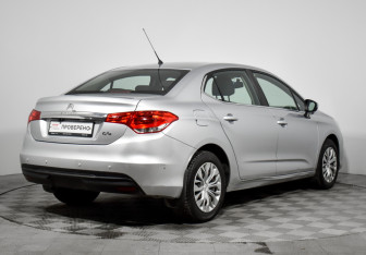 Подержанный автомобиль Citroen C4 Sedan 2013 года (5 фото)