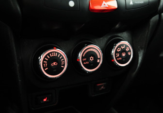 Подержанный автомобиль Mitsubishi ASX 2014 года (17 фото)