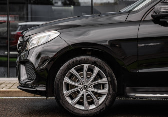 Подержанный автомобиль Mercedes-Benz GLE 2017 года (10 фото)