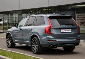 Подержанный автомобиль Volvo XC90 2019 года (8 фото)