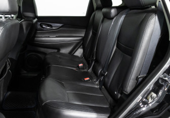 Подержанный автомобиль Nissan X-Trail 2017 года (10 фото)