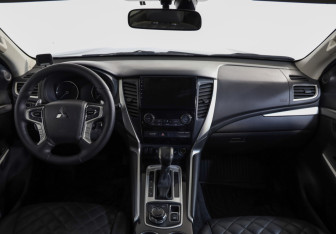 Подержанный автомобиль Mitsubishi Pajero Sport 2019 года (9 фото)