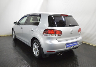 Подержанный автомобиль Volkswagen Golf Hatchback 2011 года (7 фото)