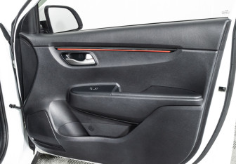 Подержанный автомобиль Kia Rio Hatchback 2020 года (28 фото)