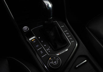 Подержанный автомобиль Volkswagen Tiguan 2017 года (18 фото)