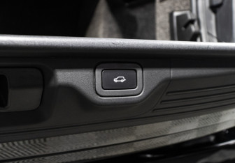 Подержанный автомобиль Land Rover Range Rover 2015 года (30 фото)