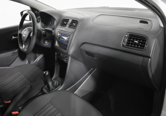 Подержанный автомобиль Volkswagen Polo Sedan 2017 года (12 фото)
