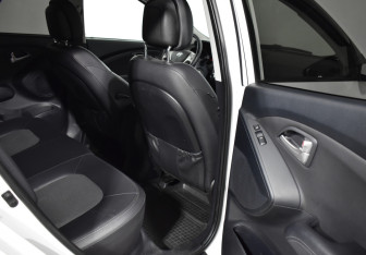Подержанный автомобиль Hyundai ix35 2012 года (12 фото)