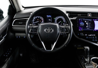 Подержанный автомобиль Toyota Camry Sedan 2019 года (13 фото)