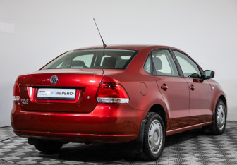 Подержанный автомобиль Volkswagen Polo Sedan 2011 года (5 фото)