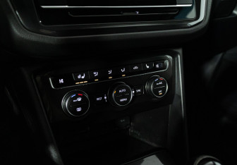 Подержанный автомобиль Volkswagen Tiguan 2018 года (16 фото)