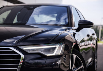 Подержанный автомобиль Audi A6 Sedan 2020 года (2 фото)