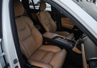 Подержанный автомобиль Volvo XC90 2017 года (27 фото)