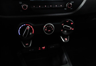 Подержанный автомобиль Kia Rio Hatchback 2020 года (15 фото)