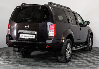 Подержанный автомобиль Nissan Pathfinder 2010 года (5 фото)