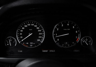 Подержанный автомобиль BMW X5 2013 года (13 фото)