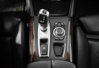 Подержанный автомобиль BMW X6 2013 года (11 фото)