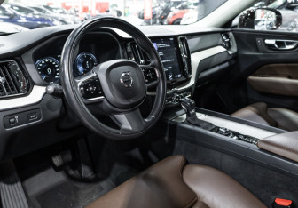 Подержанный автомобиль Volvo XC60 2019 года (15 фото)