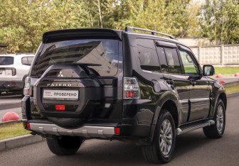 Подержанный автомобиль Mitsubishi Pajero 2018 года (6 фото)