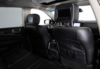 Подержанный автомобиль Infiniti QX60 2018 года (14 фото)