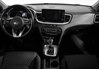Подержанный автомобиль Kia Ceed Wagon 2020 года (14 фото)
