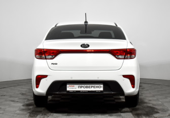 Подержанный автомобиль Kia Rio Sedan 2017 года (6 фото)
