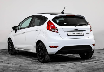 Подержанный автомобиль Ford Fiesta Hatchback 2017 года (7 фото)