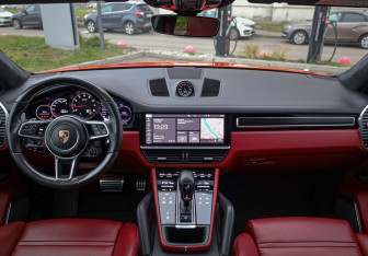 Подержанный автомобиль Porsche Cayenne 2021 года (13 фото)