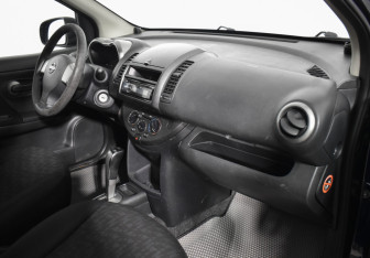 Подержанный автомобиль Nissan Note 2007 года (12 фото)
