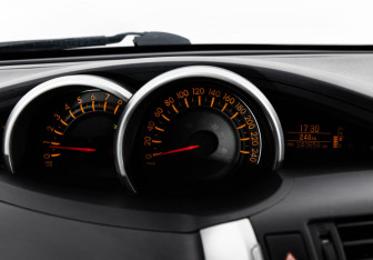 Подержанный автомобиль Toyota Verso 2011 года (22 фото)