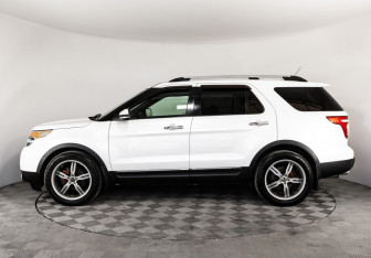 Подержанный автомобиль Ford Explorer 2012 года (8 фото)