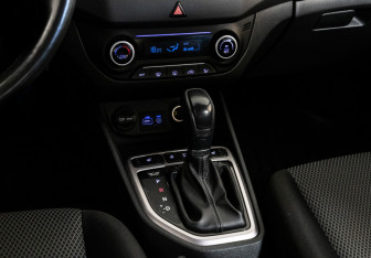 Подержанный автомобиль Hyundai Creta 2019 года (12 фото)