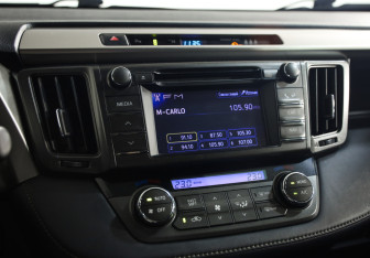 Подержанный автомобиль Toyota RAV4 2013 года (12 фото)