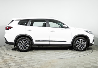 Подержанный автомобиль Chery Tiggo 8 2022 года (4 фото)