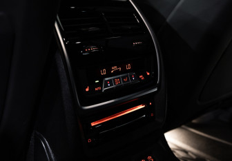 Подержанный автомобиль BMW X7 2020 года (24 фото)