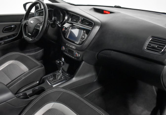 Подержанный автомобиль Kia Ceed Wagon 2018 года (12 фото)