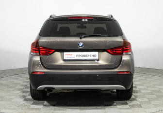 Подержанный автомобиль BMW X1 2011 года (6 фото)