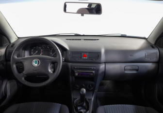 Подержанный автомобиль Skoda Octavia Liftback 2008 года (8 фото)