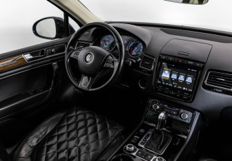 Подержанный автомобиль Volkswagen Touareg 2017 года (14 фото)