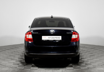 Подержанный автомобиль Skoda Rapid Liftback 2015 года (6 фото)