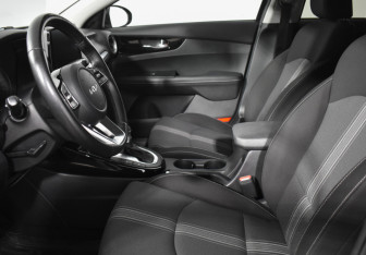 Подержанный автомобиль Kia Cerato Sedan 2022 года (10 фото)