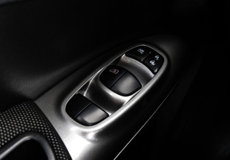 Подержанный автомобиль Nissan Juke 2013 года (17 фото)