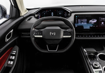 Подержанный автомобиль Changan UNI-S 2024 года (12 фото)