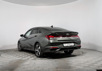 Подержанный автомобиль Hyundai Elantra Sedan 2021 года (7 фото)